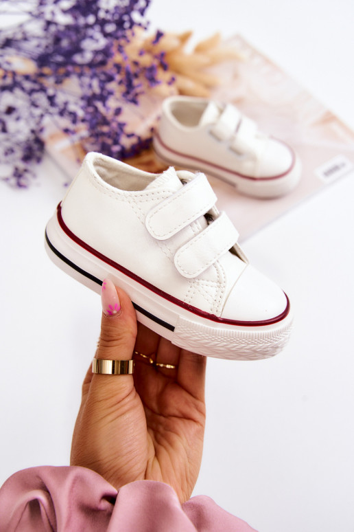 Kinder-Sneaker, Freizeitschuhe mit Klebeverschlüssen in der weißen Farbe Foster