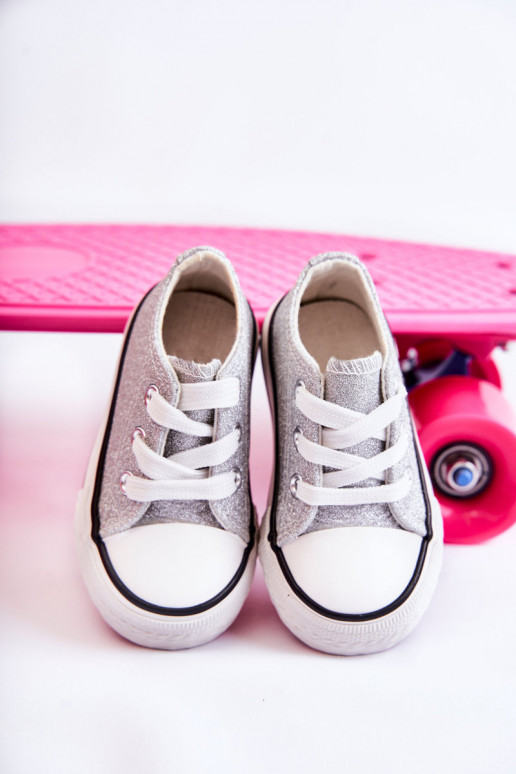 Kinder-Freizeitschuhe mit Riemen in der Farbe Silber von Wella Kinder-Freizeitschuhe mit Riemen in der Farbe Silber von Wella