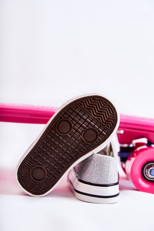 Kinder-Freizeitschuhe mit Riemen in der Farbe Silber von Wella Kinder-Freizeitschuhe mit Riemen in der Farbe Silber von Wella