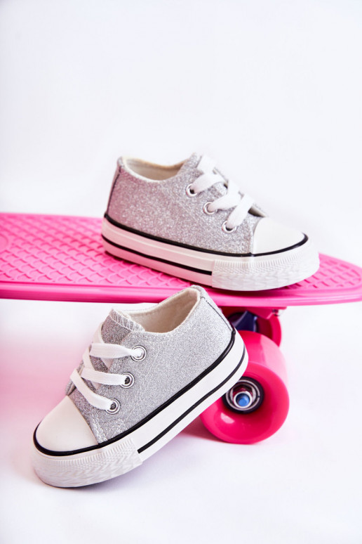 Kinder-Freizeitschuhe mit Riemen in der Farbe Silber von Wella Kinder-Freizeitschuhe mit Riemen in der Farbe Silber von Wella