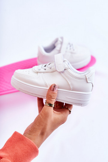 Kindersportschuhe mit Klebeverschlüssen in der Farbe Weiß Elike 2