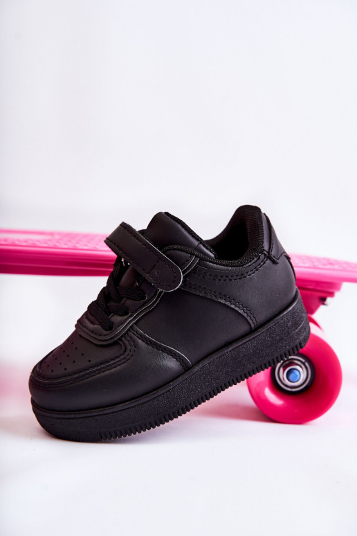 Kinder-Sportschuhe mit Klebeverschlüssen in der Farbe Schwarz Elike