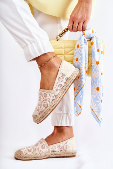 Klassische Espadrilles-Modelle mit durchbrochenen Elementen in Beige von Catris