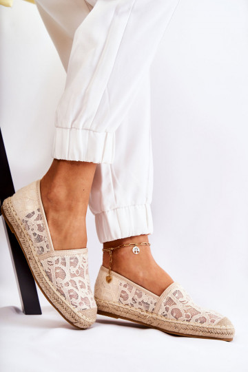 Klassische Espadrilles-Modelle mit durchbrochenen Elementen in Beige von Catris 2