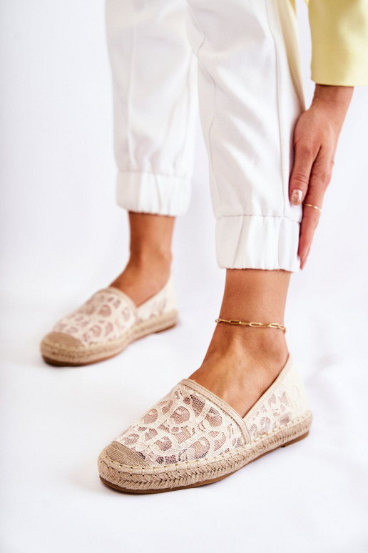 Klassische Espadrilles-Modelle mit durchbrochenen Elementen in Beige von Catris