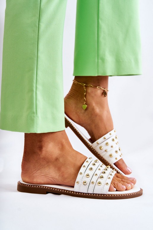 Lederhausschuhe mit Ornamenten in der Farbe Weiß Brien Lederhausschuhe mit Ornamenten in der Farbe Weiß Brien