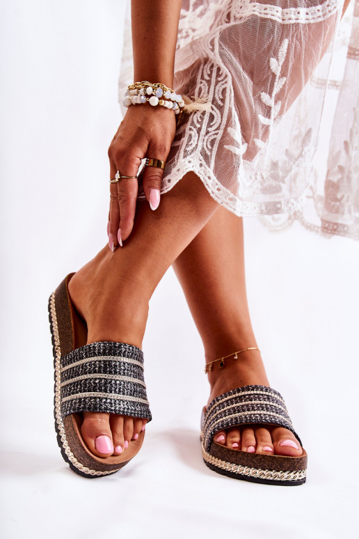 Klassisches Modell Hausschuhe mit Ketten in der schwarzen Farbe Maddy Klassisches Modell Hausschuhe mit Ketten in der schwarzen Farbe Maddy