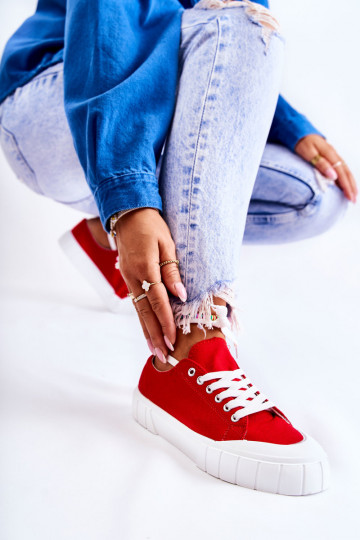 Damenschuhe mit Plateau in roter Farbe