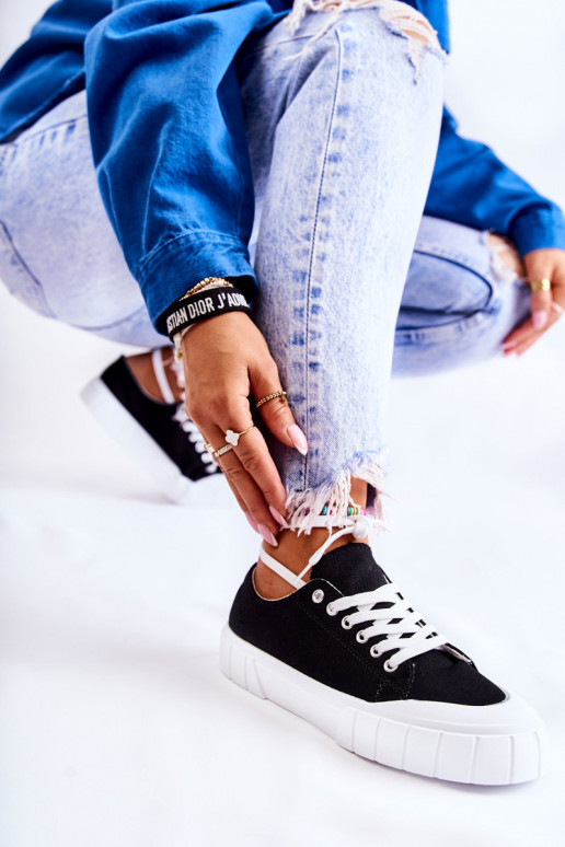 Damen-Plateauschuhe in Schwarz. Kommt Damen-Plateauschuhe in Schwarz. Kommt