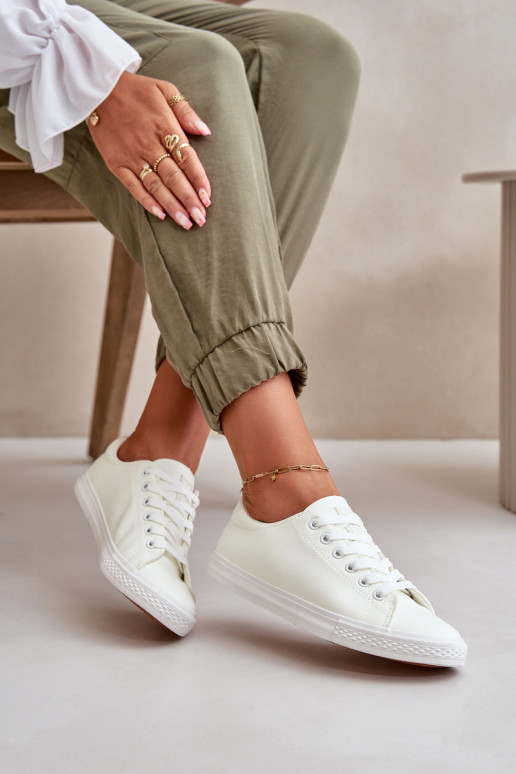 mit Riemen Klassisches Modell Freizeitschuhe in weißer Farbe Misima mit Riemen Klassisches Modell Freizeitschuhe in weißer Farbe Misima