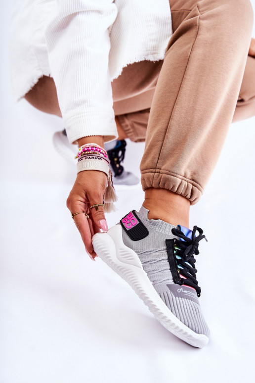 Klayra-Schuhe des Sneaker-Modells in grauer Farbe Klayra-Schuhe des Sneaker-Modells in grauer Farbe