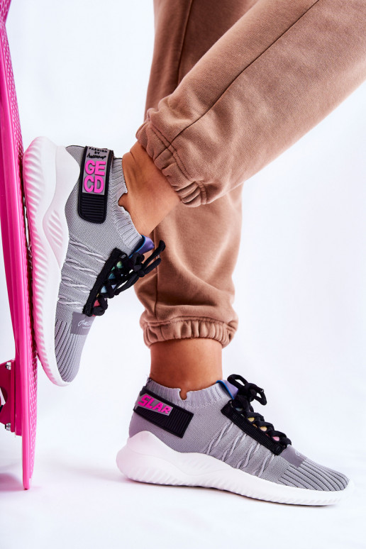 Klayra-Schuhe des Sneaker-Modells in grauer Farbe Klayra-Schuhe des Sneaker-Modells in grauer Farbe