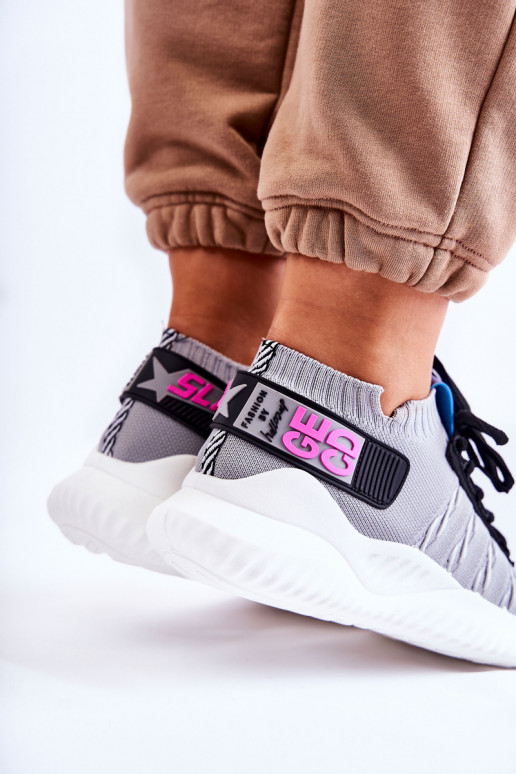 Klayra-Schuhe des Sneaker-Modells in grauer Farbe Klayra-Schuhe des Sneaker-Modells in grauer Farbe