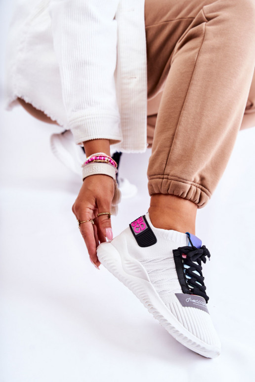 Weiße Klayra-Schuhe des Sneaker-Modells Weiße Klayra-Schuhe des Sneaker-Modells