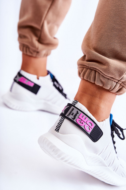 Weiße Klayra-Schuhe des Sneaker-Modells Weiße Klayra-Schuhe des Sneaker-Modells