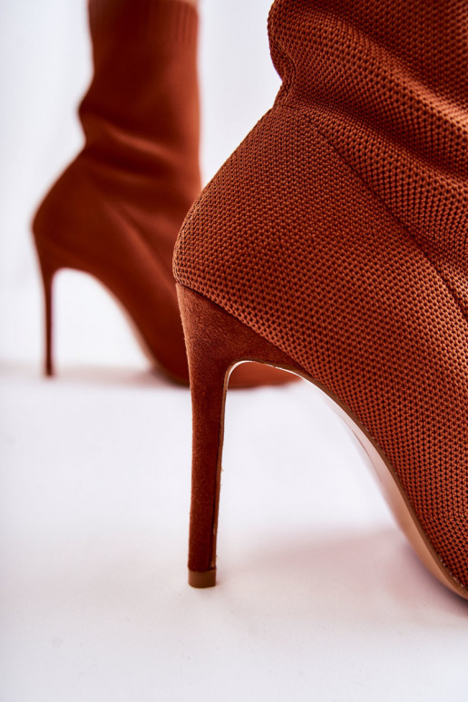 Stiefel mit sockenartiger Sohle und dünnem Absatz in brauner Farbe Luisell Stiefel mit sockenartiger Sohle und dünnem Absatz in brauner Farbe Luisell