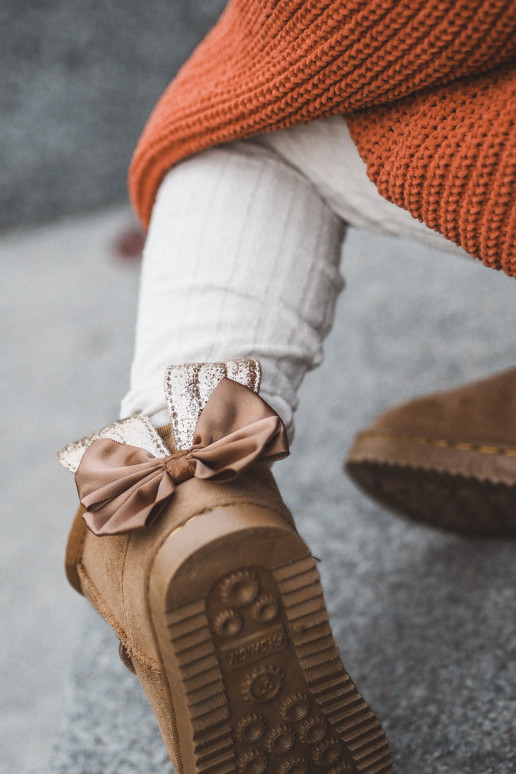 Warme Kinder-Schneestiefel mit Bändern in der braunen Farbe Meriva Warme Kinder-Schneestiefel mit Bändern in der braunen Farbe Meriva