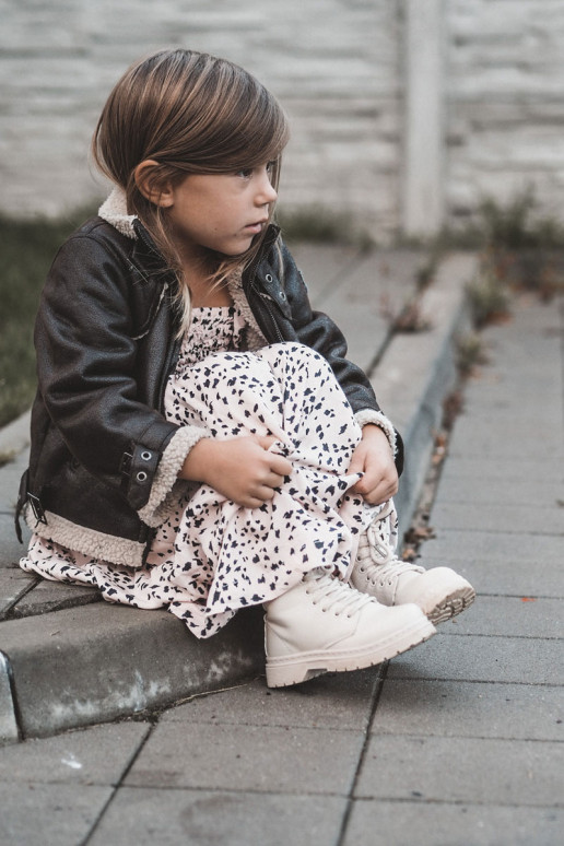 Kinderstiefel mit Reißverschlüssen beige Omua