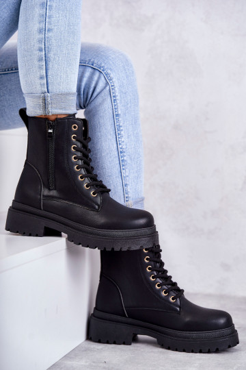 Damenstiefel sind in der schwarzen Farbe Dorchen gewärmt