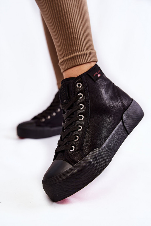 Freizeitschuhe mit Sohle Cross Jeans KK2R4055C in schwarzer Farbe Freizeitschuhe mit Sohle Cross Jeans KK2R4055C in schwarzer Farbe