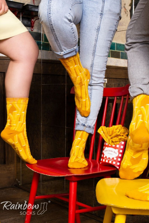 2 Paar farbige Socken in einer Box 2 Paar farbige Socken in einer Box