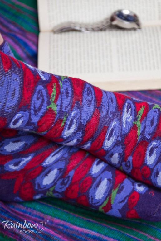 2 Paar farbige Socken in einer Box