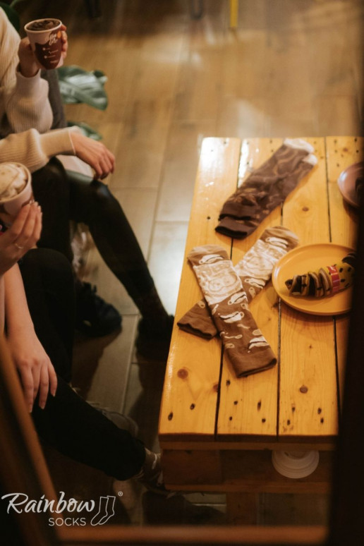 1 Paar farbige Socken in der Farbe Cappuccino in einer Box 1 Paar farbige Socken in der Farbe Cappuccino in einer Box