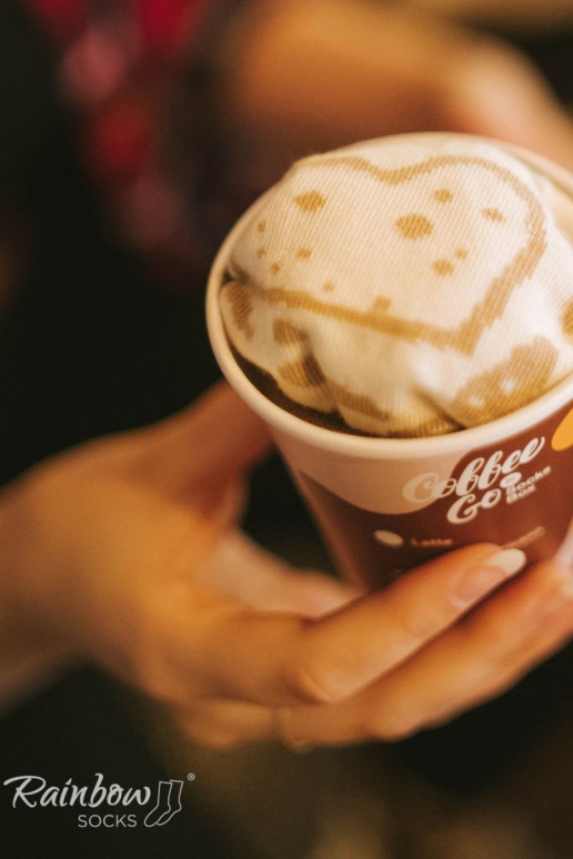 1 Paar farbige Socken in der Farbe Cappuccino in einer Box 1 Paar farbige Socken in der Farbe Cappuccino in einer Box