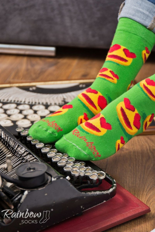 3 Paar farbige Socken in einer Box 3 Paar farbige Socken in einer Box