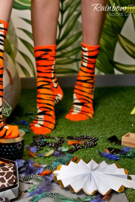 Bunte Socken in einer Box mit Motiven wilder Tiere, 3 Paar Bunte Socken in einer Box mit Motiven wilder Tiere, 3 Paar