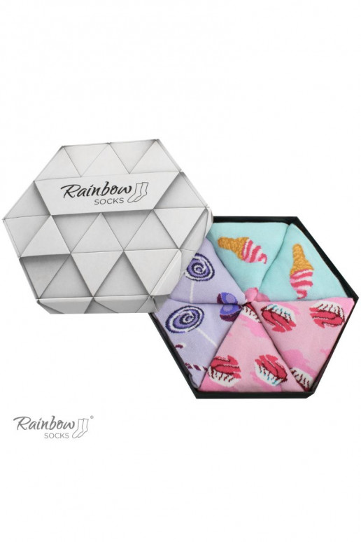 3 Paar farbige Socken in einer Box 3 Paar farbige Socken in einer Box