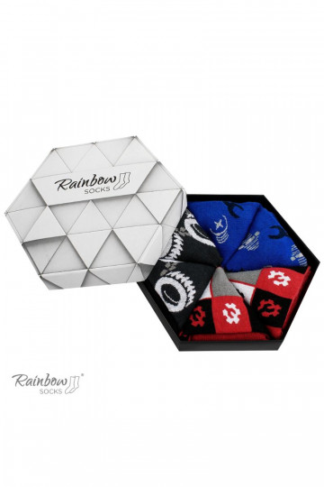 3 Paar farbige Socken in einer Box