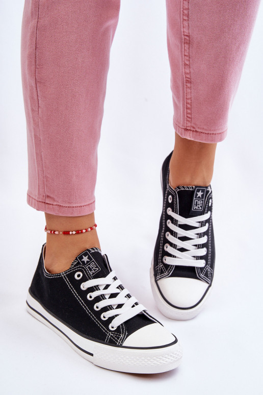 Klassische Freizeitschuhe in schwarzer Farbe mit weißen Sohlen von Ecoma