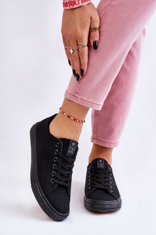 mit Riemen Klassisches Modell Freizeitschuhe in der Farbe Schwarz Eleya mit Riemen Klassisches Modell Freizeitschuhe in der Farbe Schwarz Eleya