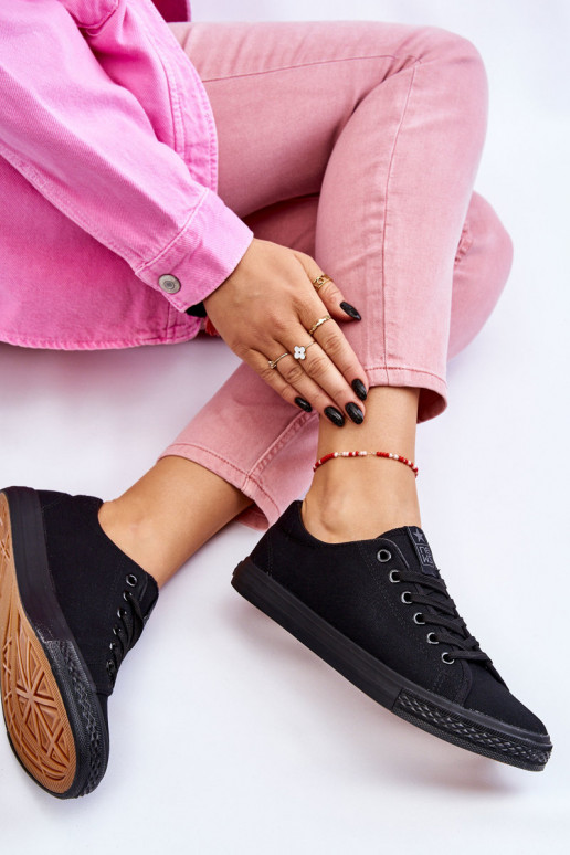 mit Riemen Klassisches Modell Freizeitschuhe in der Farbe Schwarz Eleya mit Riemen Klassisches Modell Freizeitschuhe in der Farbe Schwarz Eleya