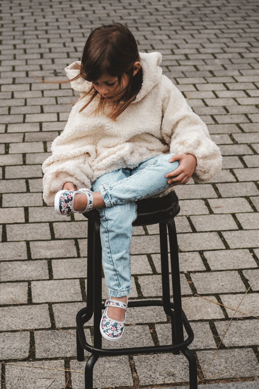 Kinderballerinas mit Blumenmuster in der blaugrauen Farbe Noah Kinderballerinas mit Blumenmuster in der blaugrauen Farbe Noah