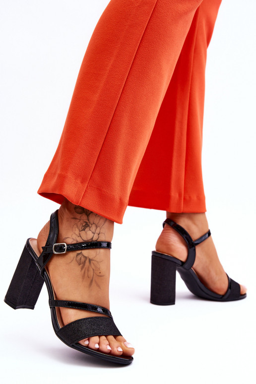 mit Glanz Elegante Sandaletten mit hohen Absätzen in der Farbe Schwarz Alicia mit Glanz Elegante Sandaletten mit hohen Absätzen in der Farbe Schwarz Alicia