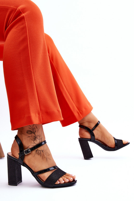 mit Glanz Elegante Sandaletten mit hohen Absätzen in der Farbe Schwarz Alicia mit Glanz Elegante Sandaletten mit hohen Absätzen in der Farbe Schwarz Alicia