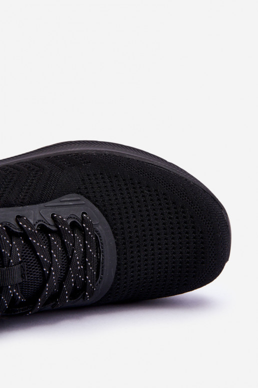 Klassisches Modell von Sportschuhen in der Farbe Schwarz von Matias Klassisches Modell von Sportschuhen in der Farbe Schwarz von Matias