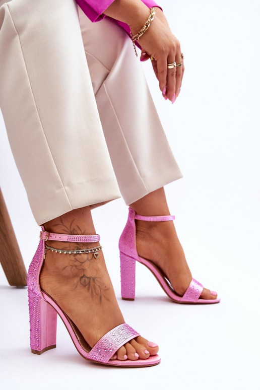 Elegante Sandaletten mit hohen Absätzen und glitzernden Ösen in der Farbe Idealistic Pink Elegante Sandaletten mit hohen Absätzen und glitzernden Ösen in der Farbe Idealistic Pink