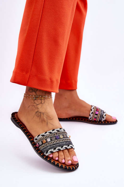 Verzierte Hausschuhe in der schwarzen Farbe Bellisa Verzierte Hausschuhe in der schwarzen Farbe Bellisa