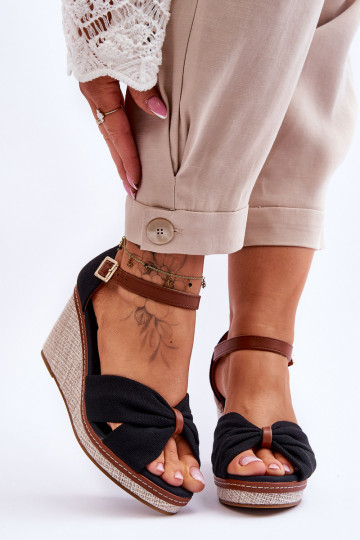 Damensandalen in der Farbe Schwarz Daphne