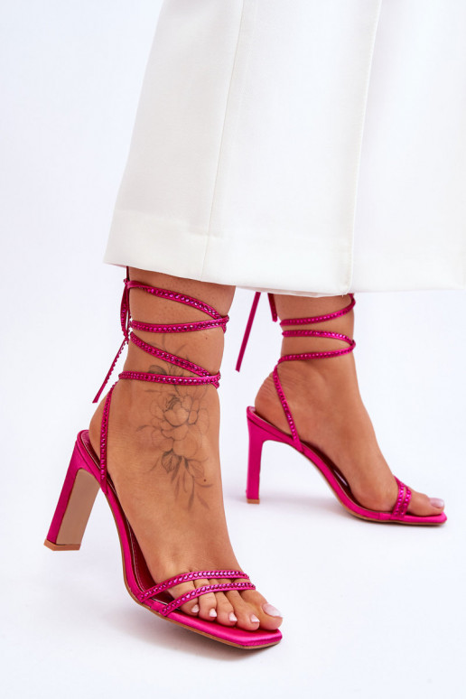 Elegante Schnürsandalen mit Nieten in der rosa Farbe Nessy