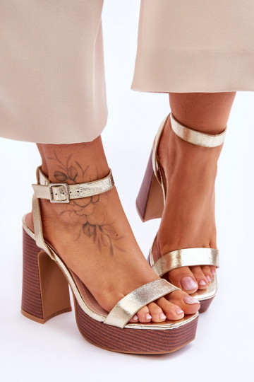 Damensandalen mit Plateau in goldener Farbe Marina