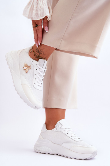 Glänzende Sportschuhe mit Ornamenten in der weißen Farbe Seneca 2