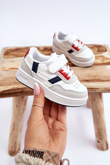 Kindersportschuhe des klassischen Modells in weiß-roter Farbe Marlin
