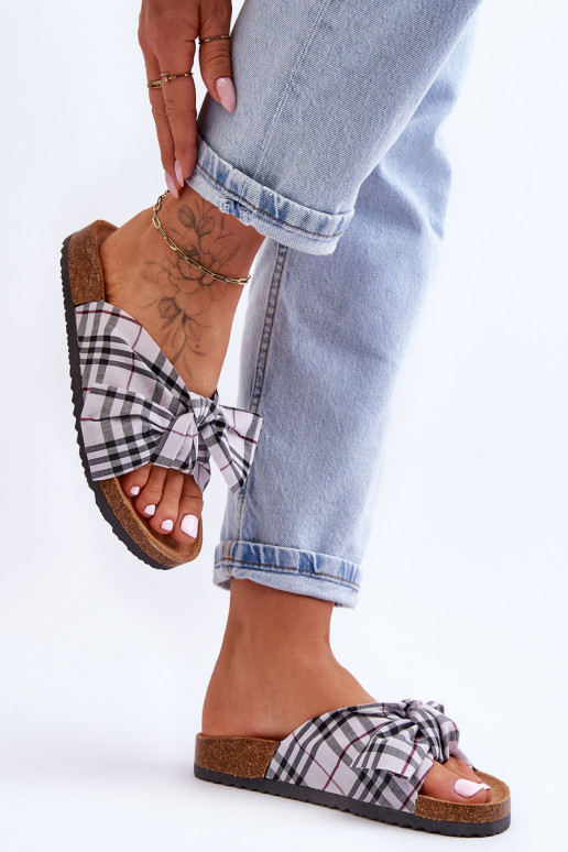 Hausschuhe mit Bändern und Plateau in Grau Vero Hausschuhe mit Bändern und Plateau in Grau Vero