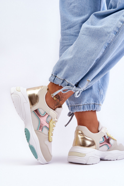 Sneakers Modellschuhe mit Schnürsenkeln in verschiedenen Farben von Cortes Sneakers Modellschuhe mit Schnürsenkeln in verschiedenen Farben von Cortes