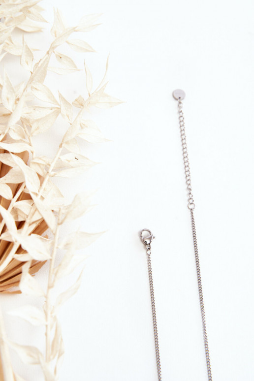 Halskette aus Edelstahl in silberner Farbe Halskette aus Edelstahl in silberner Farbe