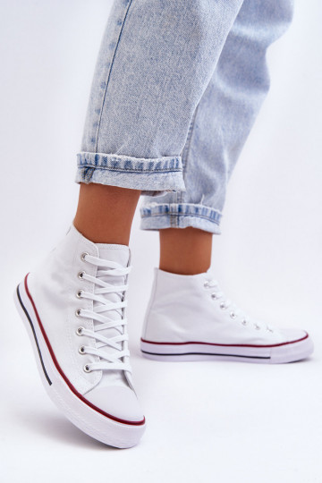 Klassische Sneaker-Modelle in der Farbe Weiß von Remos